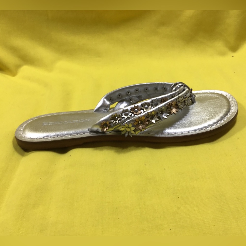 Bernardo Silver Braided Thong Sandals for Women SZ 8 NWT - Picture 5 of 9